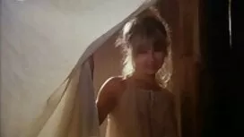 Rossa avvolta nel ma ...