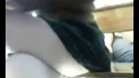 L'uomo aprì i vestit ...