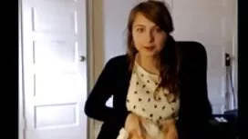 Una bionda sulla mac ...