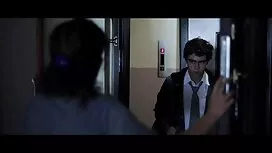 La bionda lo prende  ...