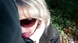 Milf con le dita str ...