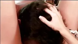 Una donna sembra tro ...