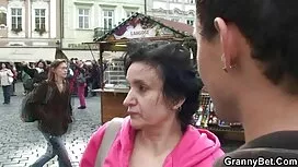Ragazza, mostrando t ...