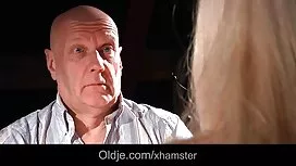 Adulto ragazza esper ...