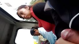 Una giovane ragazza  ...